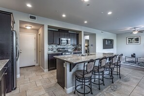 Micro-ondes, four, plaque de cuisson, lave-vaisselle