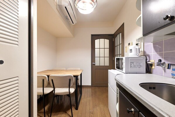 Fridge, microwave, cookware/dishes/utensils