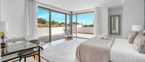5 habitaciones, tabla de planchar con plancha, internet y ropa de cama