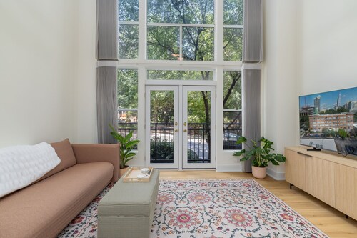 Downtown Raleigh, Pet Friendly, Parking, Close to everything.