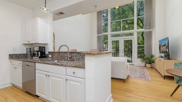 Fridge, stovetop, dishwasher, coffee/tea maker