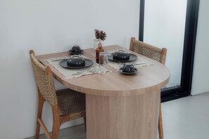 Vila, 1 quarto, piscina particular | Sala de jantar