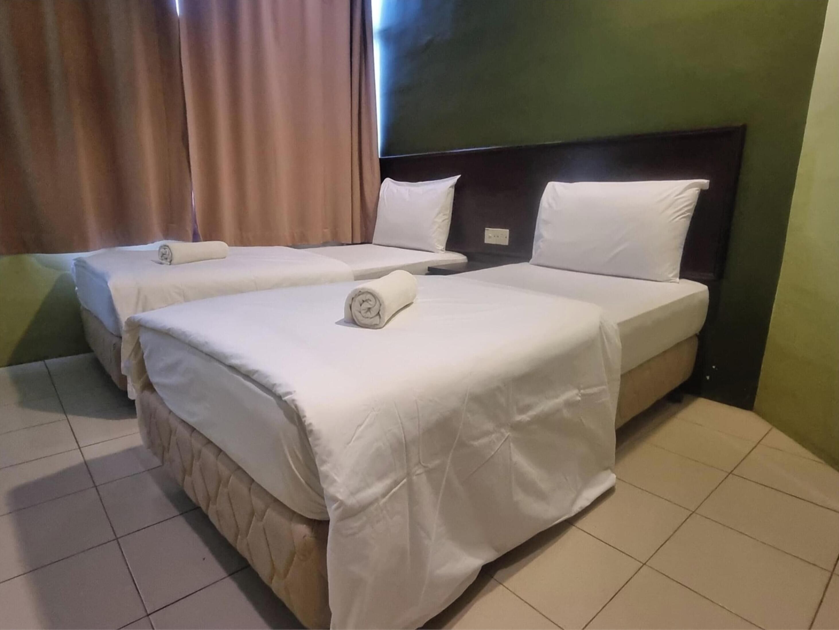 Deluxe Twin Room | Free WiFi, bed sheets