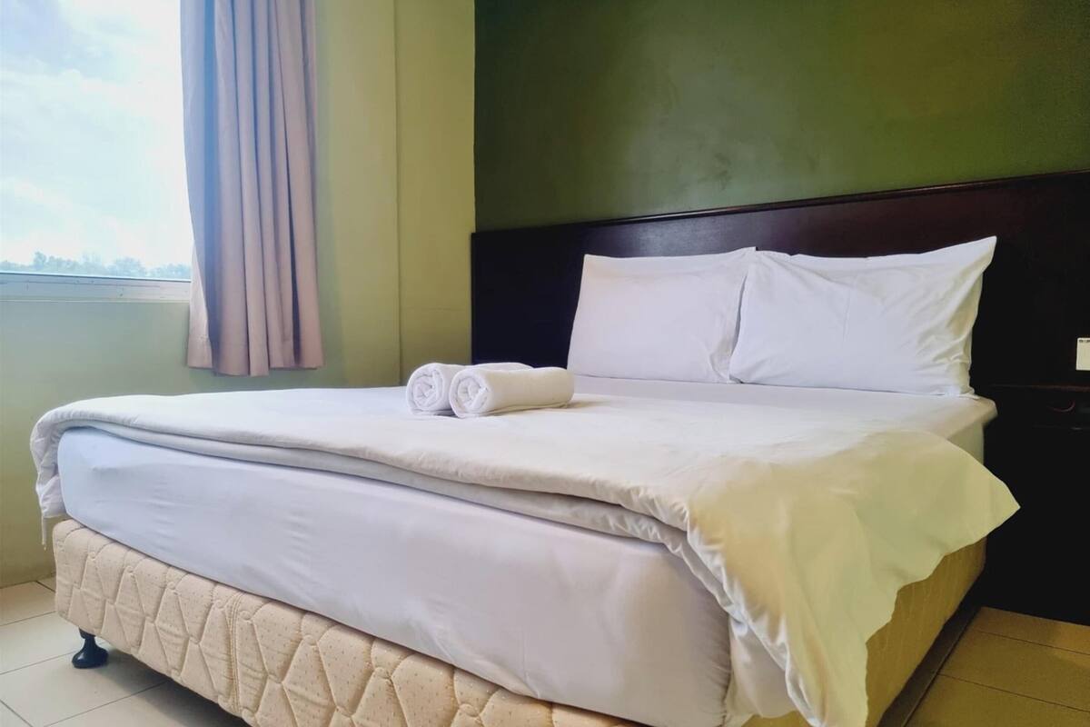 Free WiFi, bed sheets