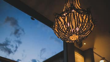 2 restaurants, lunch, dinner served; local and international cuisine