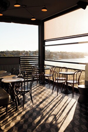 2 restaurants, lunch, dinner served; local and international cuisine