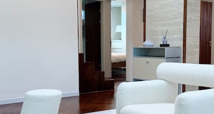 Luxury Duplex Penthouse 1min from Hongdae StationïœDesigner Interior & Comfort