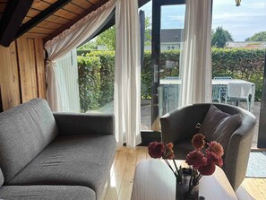 Unclassified image, 3 of 39, button