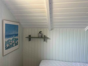 2 bedrooms, iron/ironing board, free WiFi