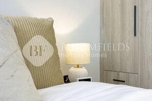 In-room safe, iron/ironing board, free WiFi - Bloomfields Comfort Stu The Gate  (Abu Dhabi)