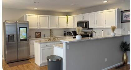 Spacious 5-bedroom house in charming Aurora with AC