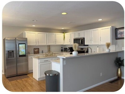 Spacious 5-bedroom house in charming Aurora with AC