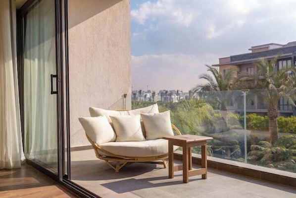 Apartamento, sacada, vista para o jardim | Vista da sacada