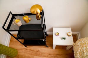 Basic Room | Laptop workspace, iron/ironing board, free WiFi - Comfy 5BR Apartment in Heart of Ghent (Ghent)