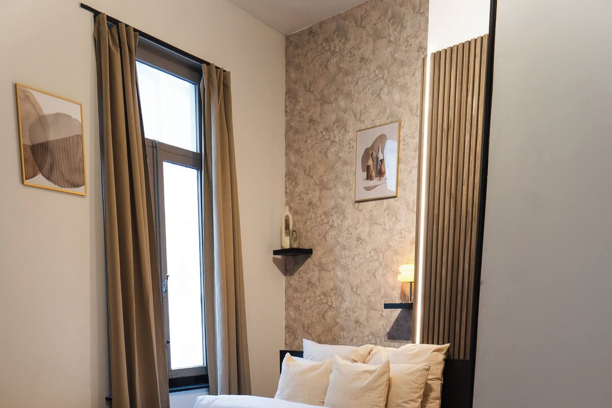 ベーシック ルーム | ノートパソコン用作業スペース、アイロン / アイロン台、WiFi (無料)