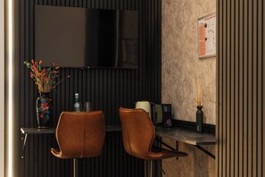 Basic Room | Laptop workspace, iron/ironing board, free WiFi