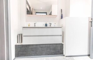 Bilik mandi berkongsi