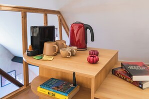 Basic Room | Laptop workspace, iron/ironing board, free WiFi - Comfy 5BR Apartment in Heart of Ghent (Ghent)