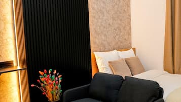 Rom – basic | Skrivebord for bærbar PC, strykejern/-brett og wi-fi (inkludert)