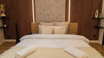 Rom – basic | Skrivebord for bærbar PC, strykejern/-brett og wi-fi (inkludert)