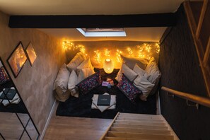 Basic Room | Laptop workspace, iron/ironing board, free WiFi