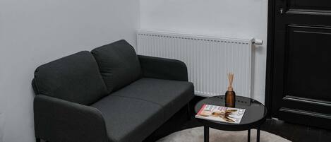 Basic Room | Laptop workspace, iron/ironing board, free WiFi