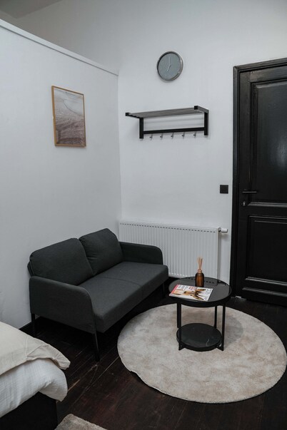 Comfy 5BR Apartment in Heart of Ghent
