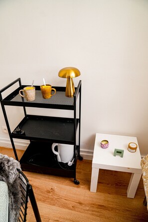 Basic Room | Laptop workspace, iron/ironing board, free WiFi - Comfy 5BR Apartment in Heart of Ghent (Ghent)