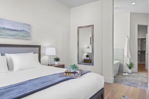 4 chambres, bureau, fer et planche à repasser, lit parapluie