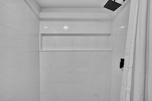 SĂšche-cheveux, serviettes fournies, papier toilette