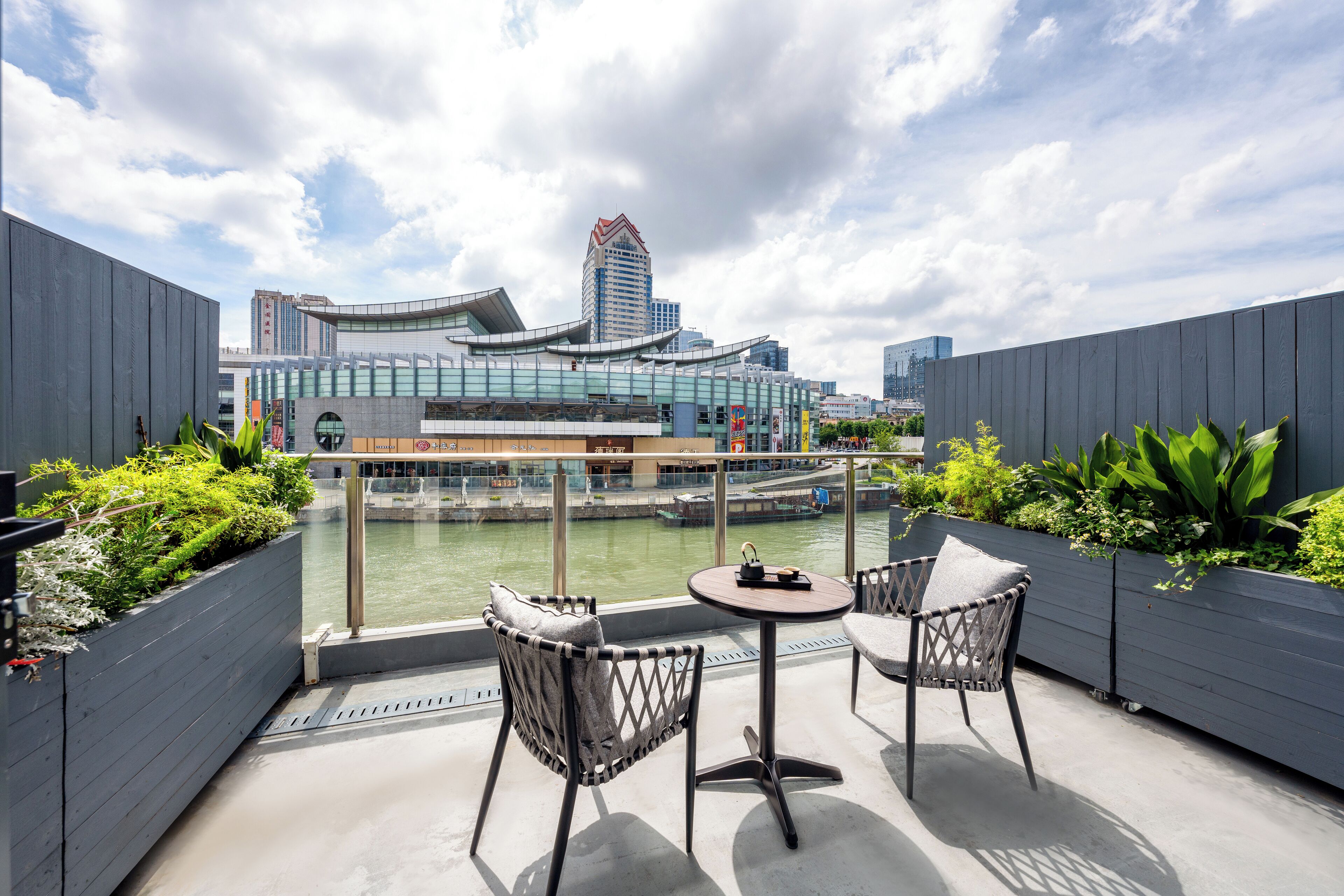 Phòng Executive | Hiên