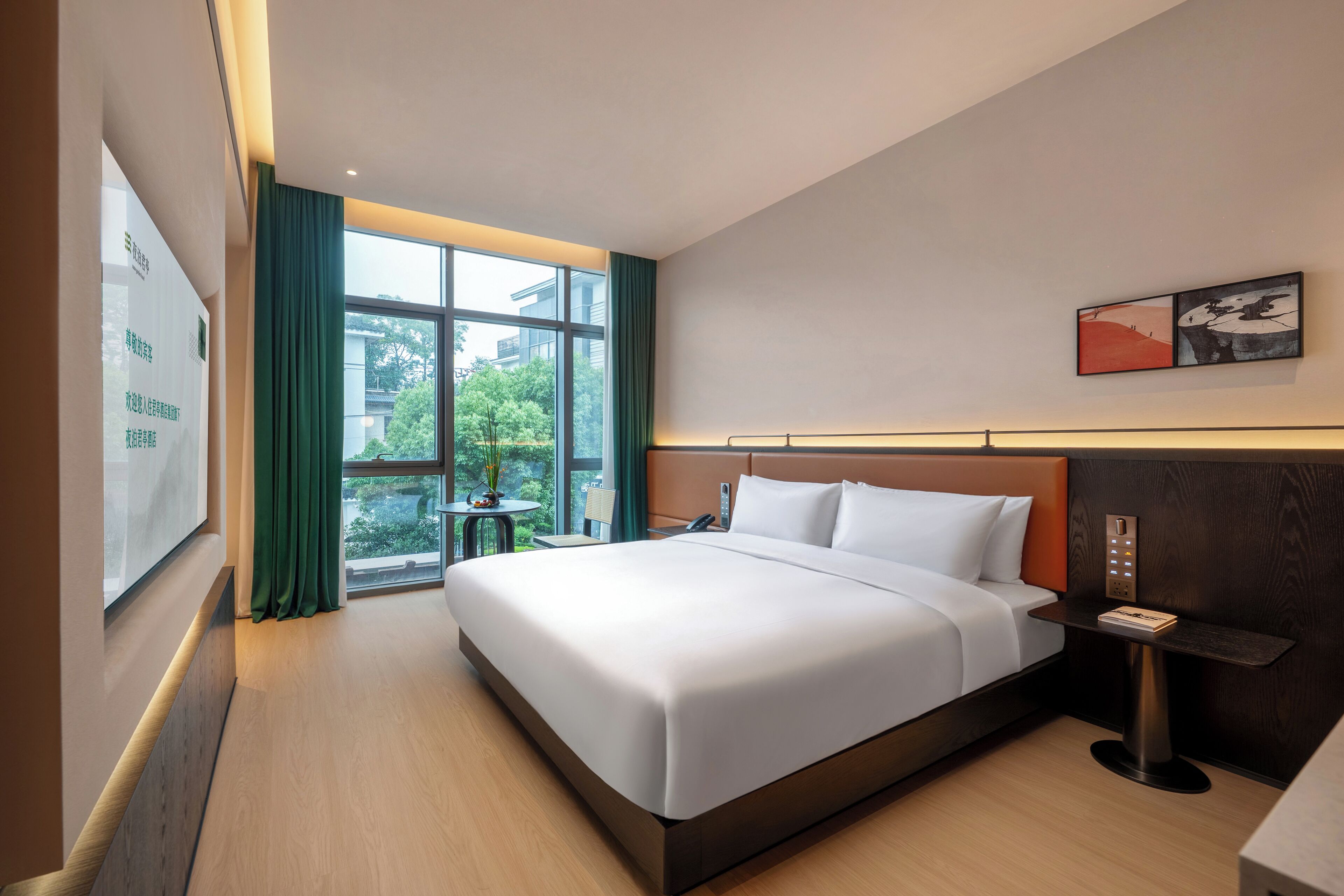 Deluxe King Bed Rooms | Laptop workspace, free WiFi, bed sheets