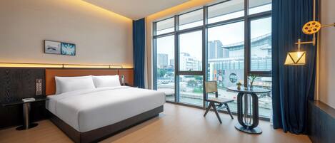 River View King Bed Room | Laptop workspace, free WiFi, bed sheets