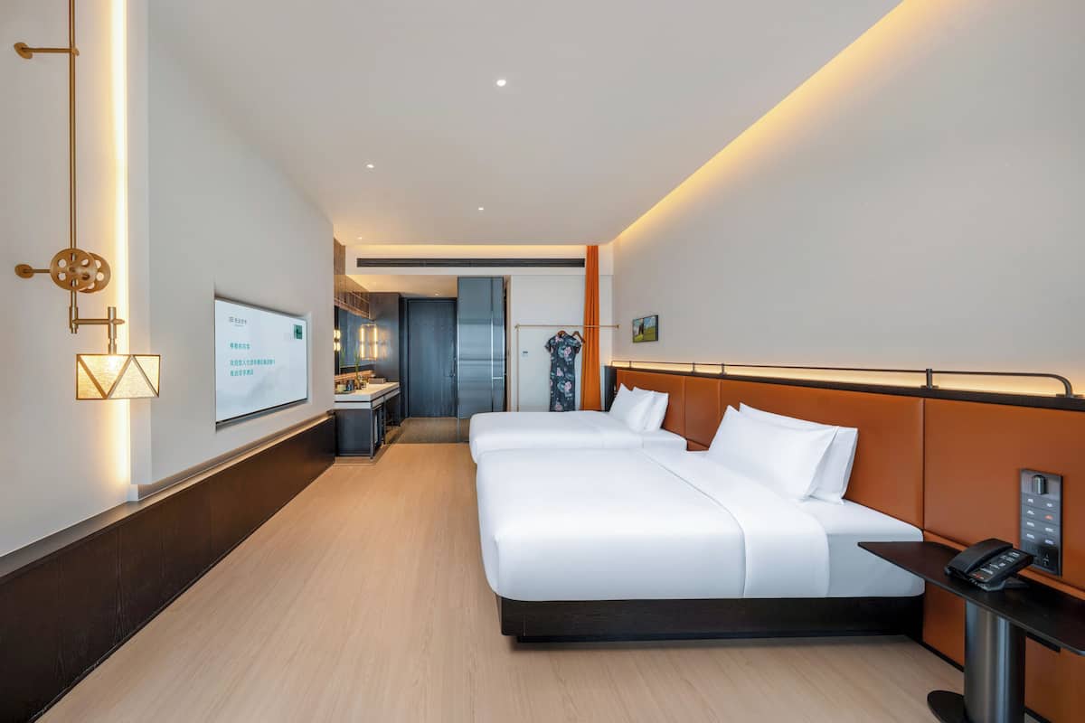 Laptop workspace, free WiFi, bed sheets