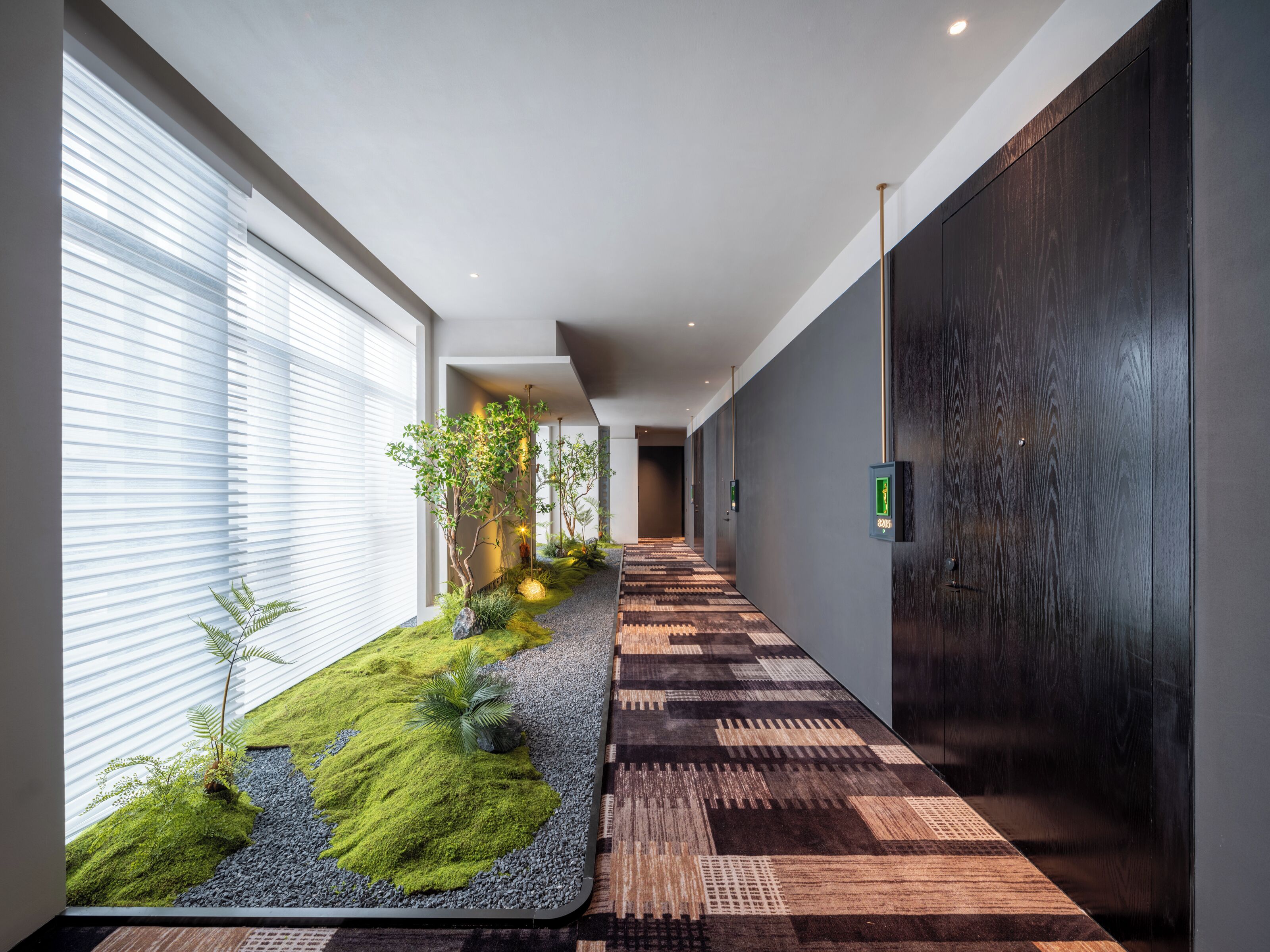 Tay vịn trên hành lang