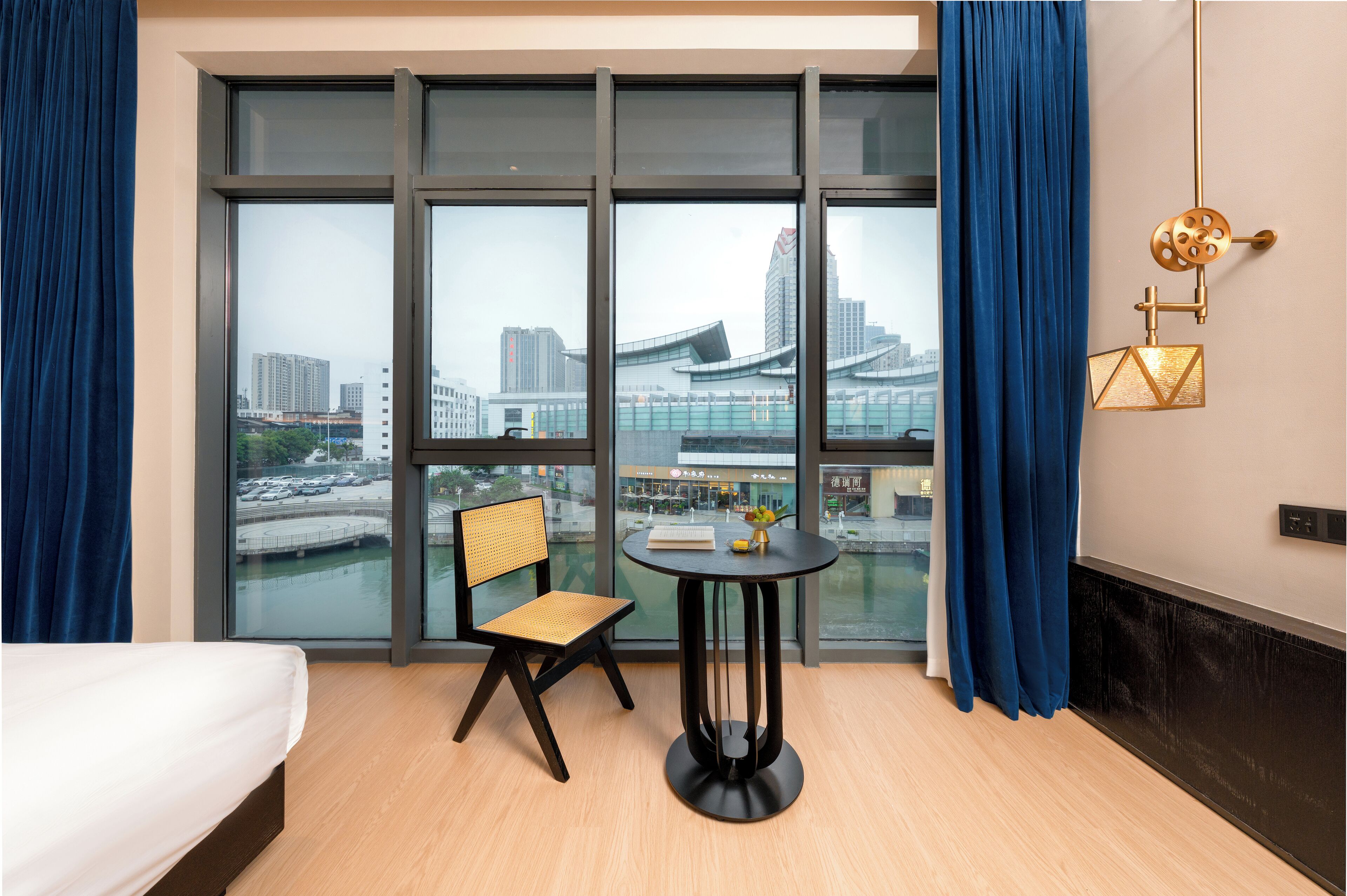 River View King Bed Room | Laptop workspace, free WiFi, bed sheets