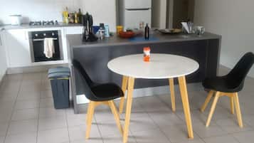 Mikroaaltouuni, uuni, liesi, astianpesukone