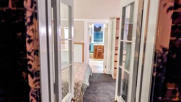 1 bedroom, iron/ironing board, WiFi