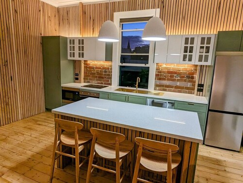 Timeless, classy, central!