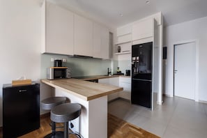 Departamento, 2 habitaciones, cocina, vista a la ciudad | Servicio a la habitación