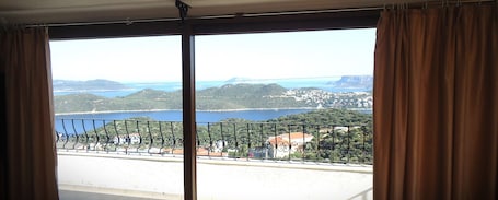 Family Apartment, Sea View | Living area