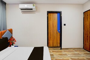 House | 1 bedroom - Collection O Kosad Formerly Hotel Royal Orbits (Surat)