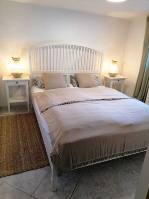 3 habitaciones y tabla de planchar con plancha 