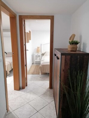 3 chambres, fer et planche à repasser
