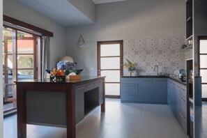 Villa, 6 Bedrooms, Beachfront | Private kitchen