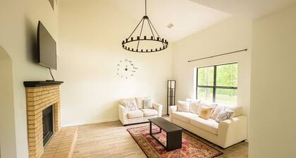 Agam’s Oasis: Your Lakeside Serene Getaway
Come relax in a slice of paradise.