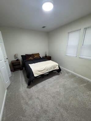 2 bedrooms, desk, iron/ironing board, free WiFi - Lakefront 2BR for Nurses & Pros | Agam’s Oasis (Griffin)