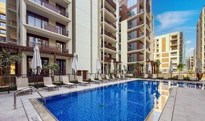 Outdoor pool - LUX The Dubai Creek Beach Suite 2 (Dubai)