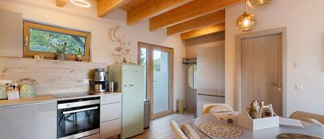 Køleskab, ovn, kogeplade, opvaskemaskine