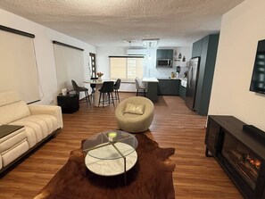 TV, fireplace